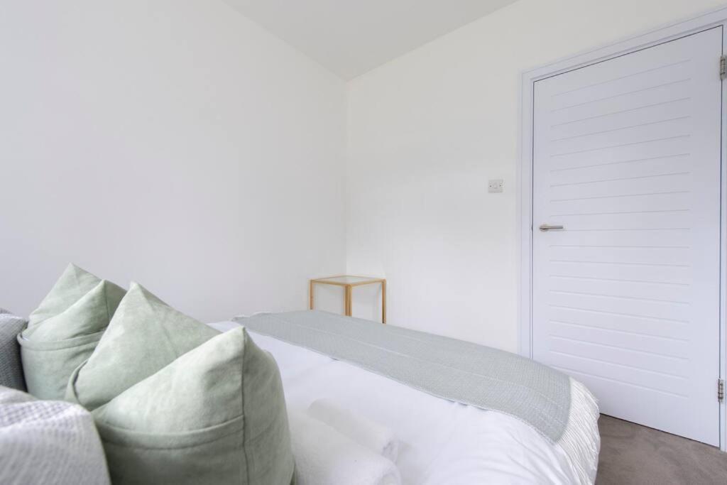 2 Bedroom Modern Urban Sanctuary 1cc - Cherrydeal Apartment *