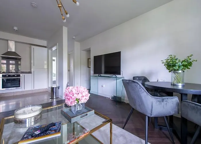 2 Bedroom Modern Urban Sanctuary 1Cc - Cherrydeal
