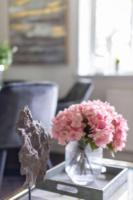 2 Bedroom Modern Urban Sanctuary 1cc - Cherrydeal Apartment London