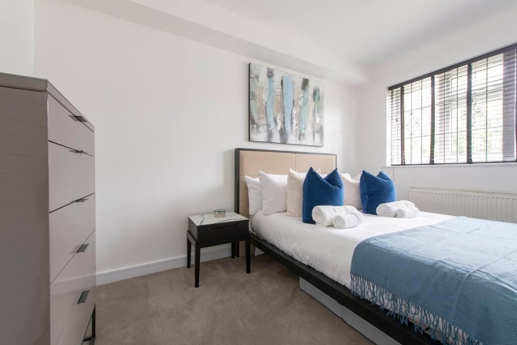 Apartment 2 Bedroom Modern Urban Sanctuary 1cc - Cherrydeal *