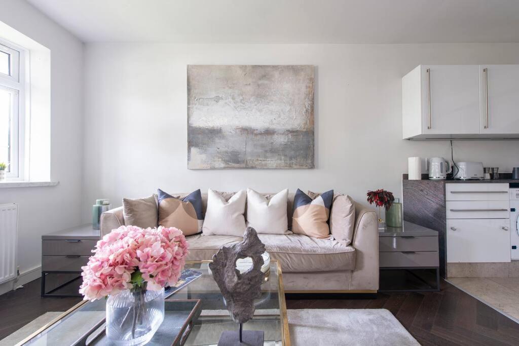 Apartment 2 Bedroom Modern Urban Sanctuary 1cc - Cherrydeal *