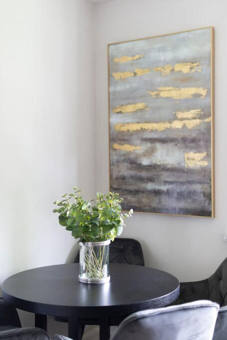 2 Bedroom Modern Urban Sanctuary 1cc - Cherrydeal * London