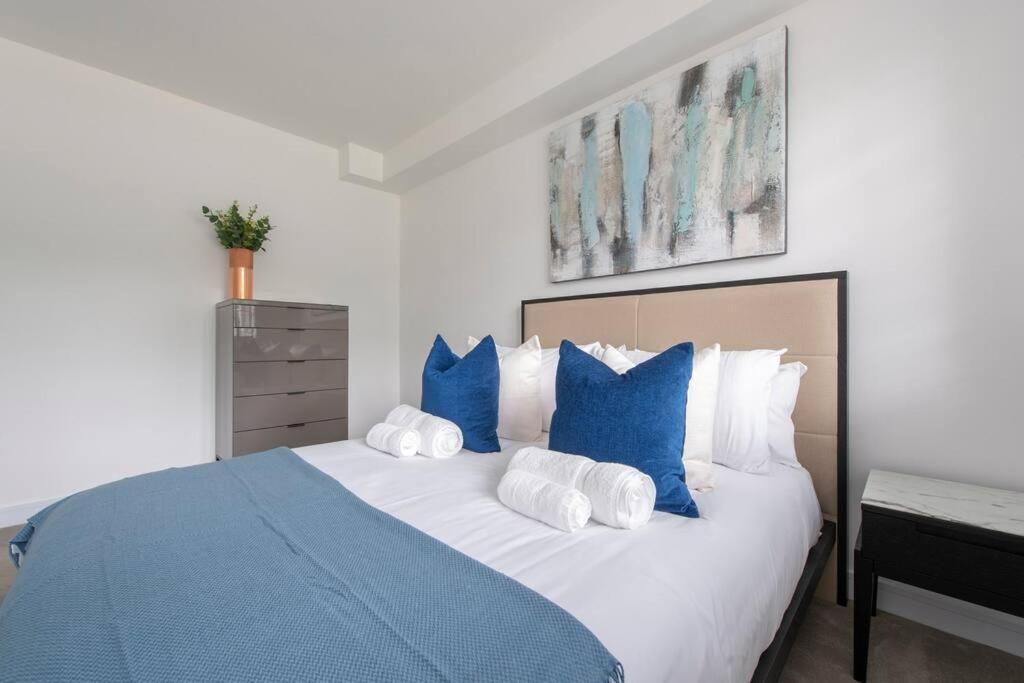 Apartment 2 Bedroom Modern Urban Sanctuary 1cc - Cherrydeal *