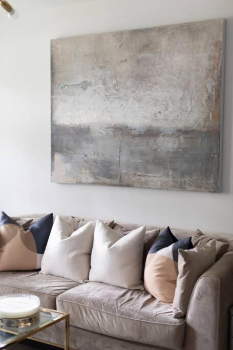 2 Bedroom Modern Urban Sanctuary 1cc - Cherrydeal London