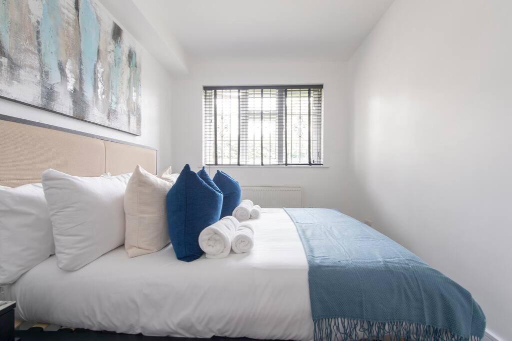 2 Bedroom Modern Urban Sanctuary 1cc - Cherrydeal