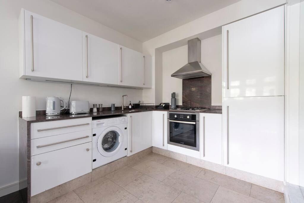 2 Bedroom Modern Urban Sanctuary 1cc - Cherrydeal *