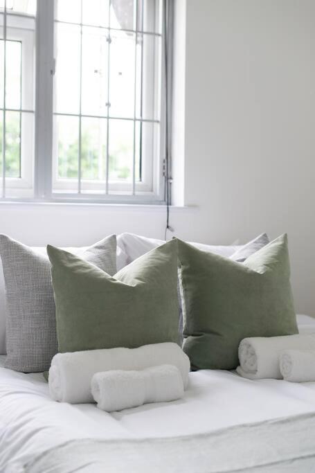 2 Bedroom Modern Urban Sanctuary 1cc - Cherrydeal * London